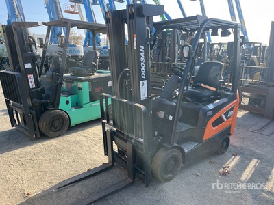 Doosan GC18S-9 3150 lb Cushion Tire フォークリフト