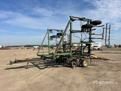 John Deere 1610 31 ft Cultivator
