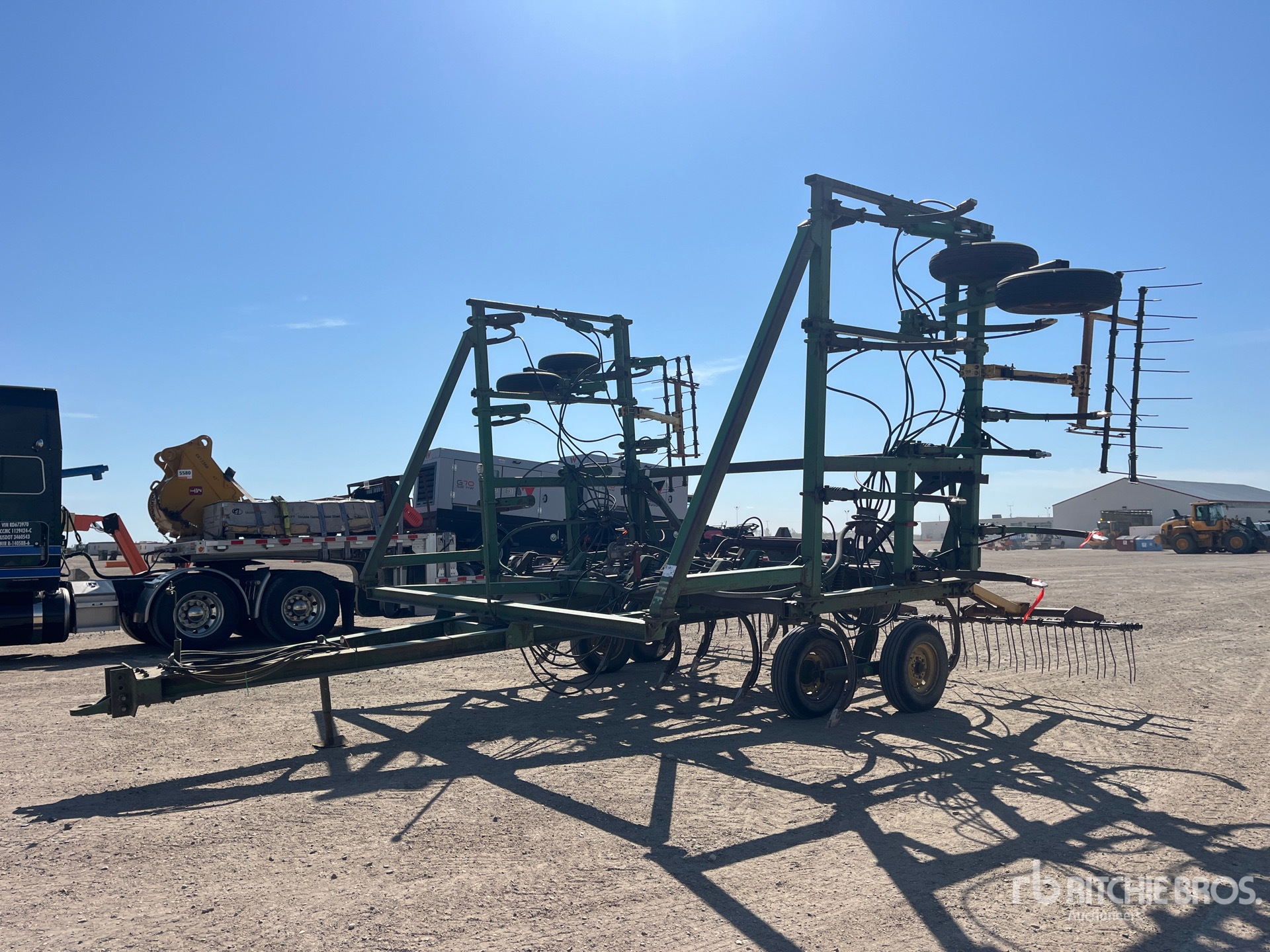 John Deere 1610 31 ft Cultivator
