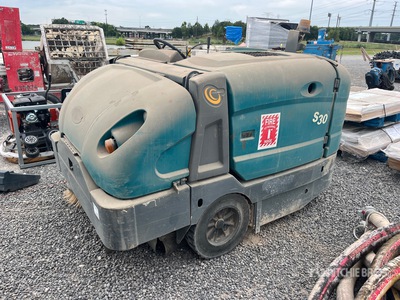 2017 Tennant S30 Ride-On Sweeper
