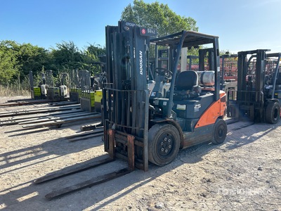 2017 Doosan G25N-7 4550 lb Pneumatic Tire Heftruck