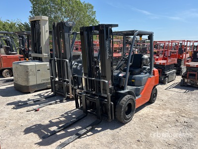 2016 Toyota 8FGU25 4500 lb Pneumatic Tire Forklift
