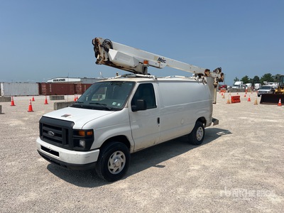Altec AT200AV 30 ft on 2014 Ford E-350 4x2 Camion nacelle