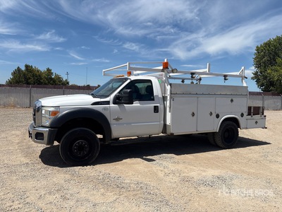 2015 Ford F-550 XL 6x2 ユーティリティトラック