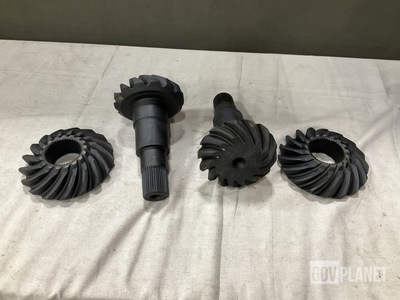 (7) Mack Trucks 24KH 11072 Gear Clusters