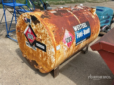 2014 Westeel 2290 L Steel Gasoline Fuel Tank