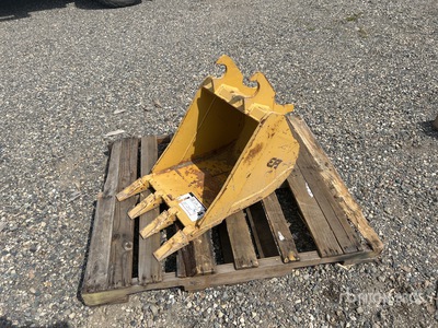 EFI 18 in Cleanup Excavator Bucket