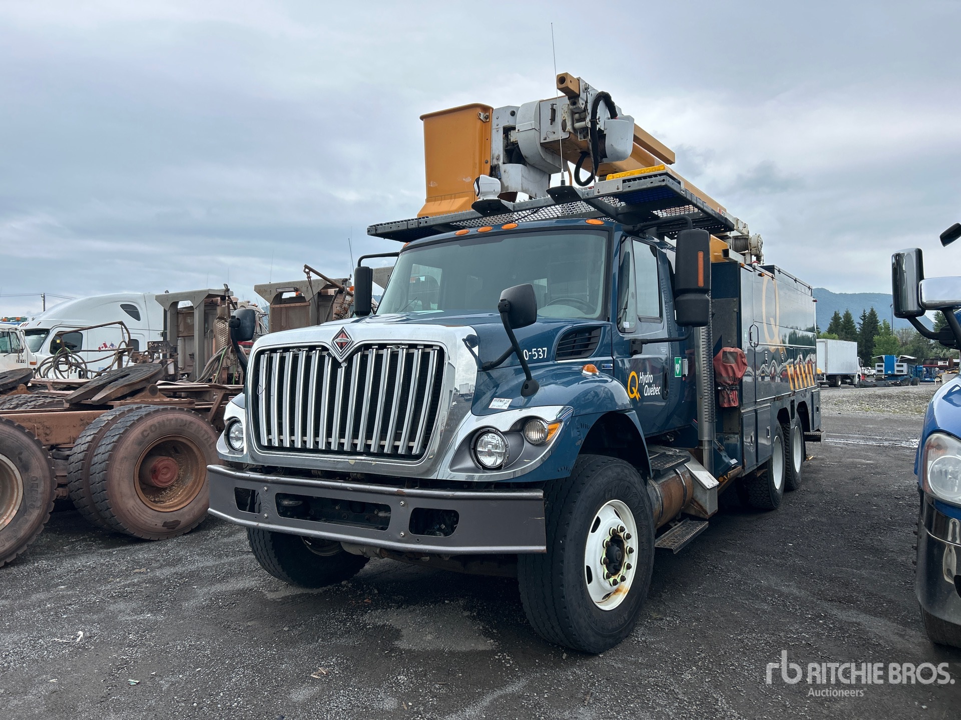 Posi-Plus on 2008 International 7400 6x4 Bucket Truck