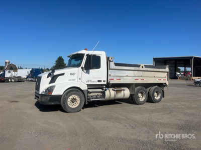 2014 Volvo VNL 6x4 Camion à benne basculante Tridem