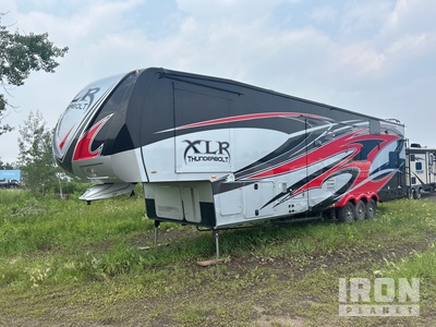 2015 Forest River XLR Thunderbolt 42 ft 6 in Tri/A Toy Hauler Travel Trailer