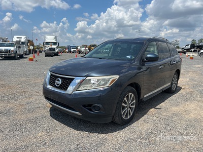 2016 Nissan Pathfinder 2WD  سيارة رياضية متعددة الاستخدامات