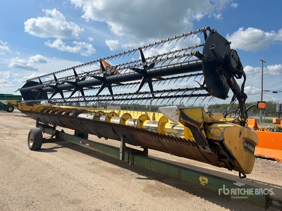 2005 New Holland 74C 30 ft Flex Maaikop