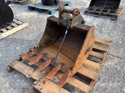 24 in Digging Excavator Bucket