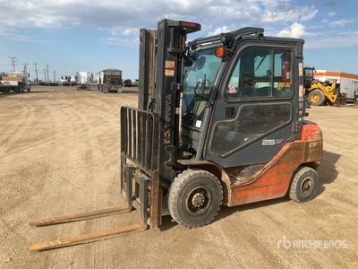 Toyota 8FGU25 Forklift