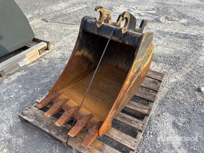 John Deere 24 in Digging Excavator Bucket