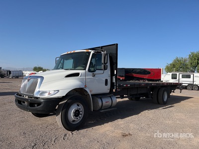 2018 International 4300 SBA 4x2 Camion à Plateau