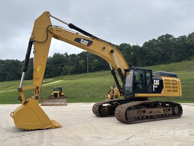 2017 Cat 352FLRE 油圧ショベル
