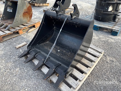 John Deere 30 in Digging Excavator Bucket