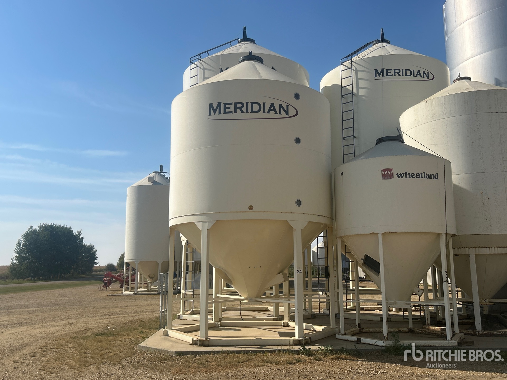 Meridian 1410S S7 Smooth Wall Hopper Grain Bin