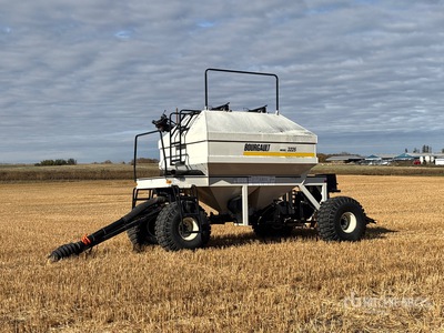 Bourgault 3325 225 bu Tow-Between Air Cart