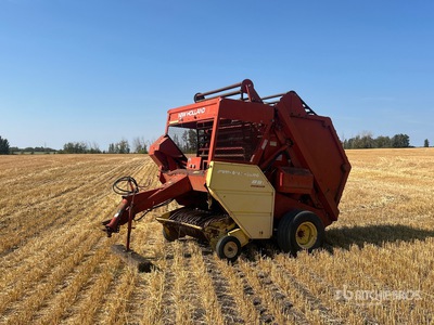 New Holland 851 Round Baler
