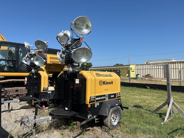 2017 Allmand Maxi-Lite II 8 kW Light Tower