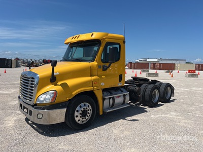2013 Freightliner Cascadia 125 6x4 T/A Day Cab Truck Tractor