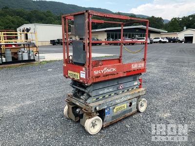 2014 SkyJack SJIII3219 Electric Scissor Lift