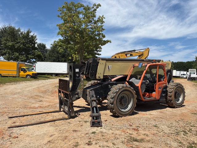 2016 JLG 1055