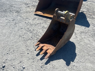 18 in Digging Excavator Bucket