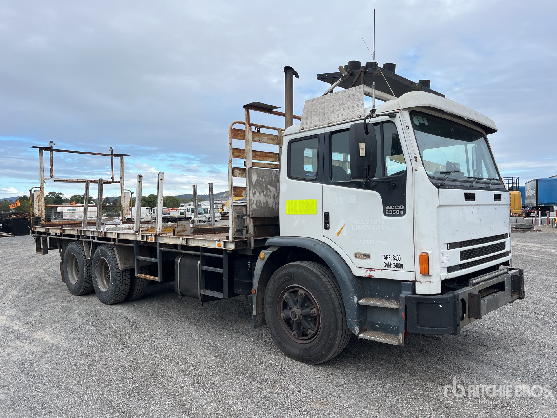 1995 International Acco 2350G 6x4 Camion à Plateau