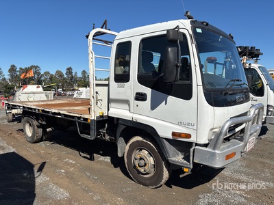 2002 Isuzu 550 Flatbed Truck