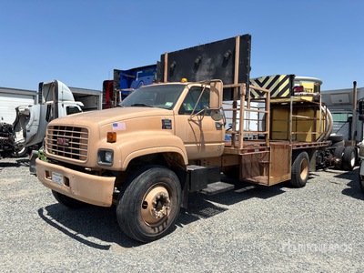 2002 GMC C6500 4x2 Attenuator Truck
