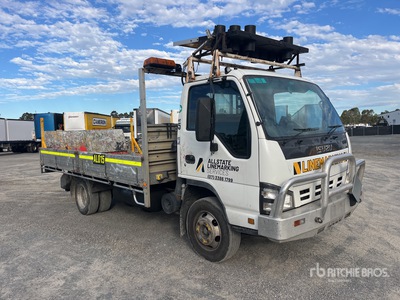 2007 Isuzu NPR 4x2 Camion à Plateau