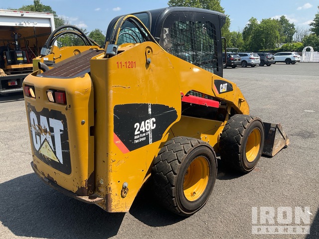MINI CARGADOR SOBRE RUEDAS 2012 CATERPILLAR 246C