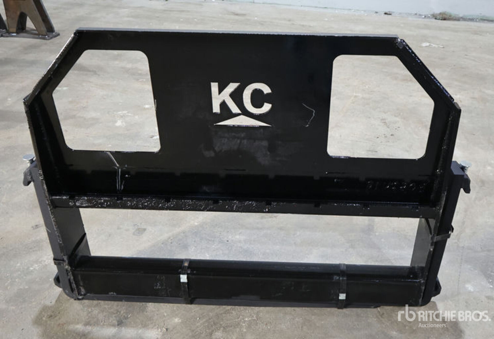 2025 Kit Containers QT-45-FF-42 42 in Skid Steer Forks (Unused)