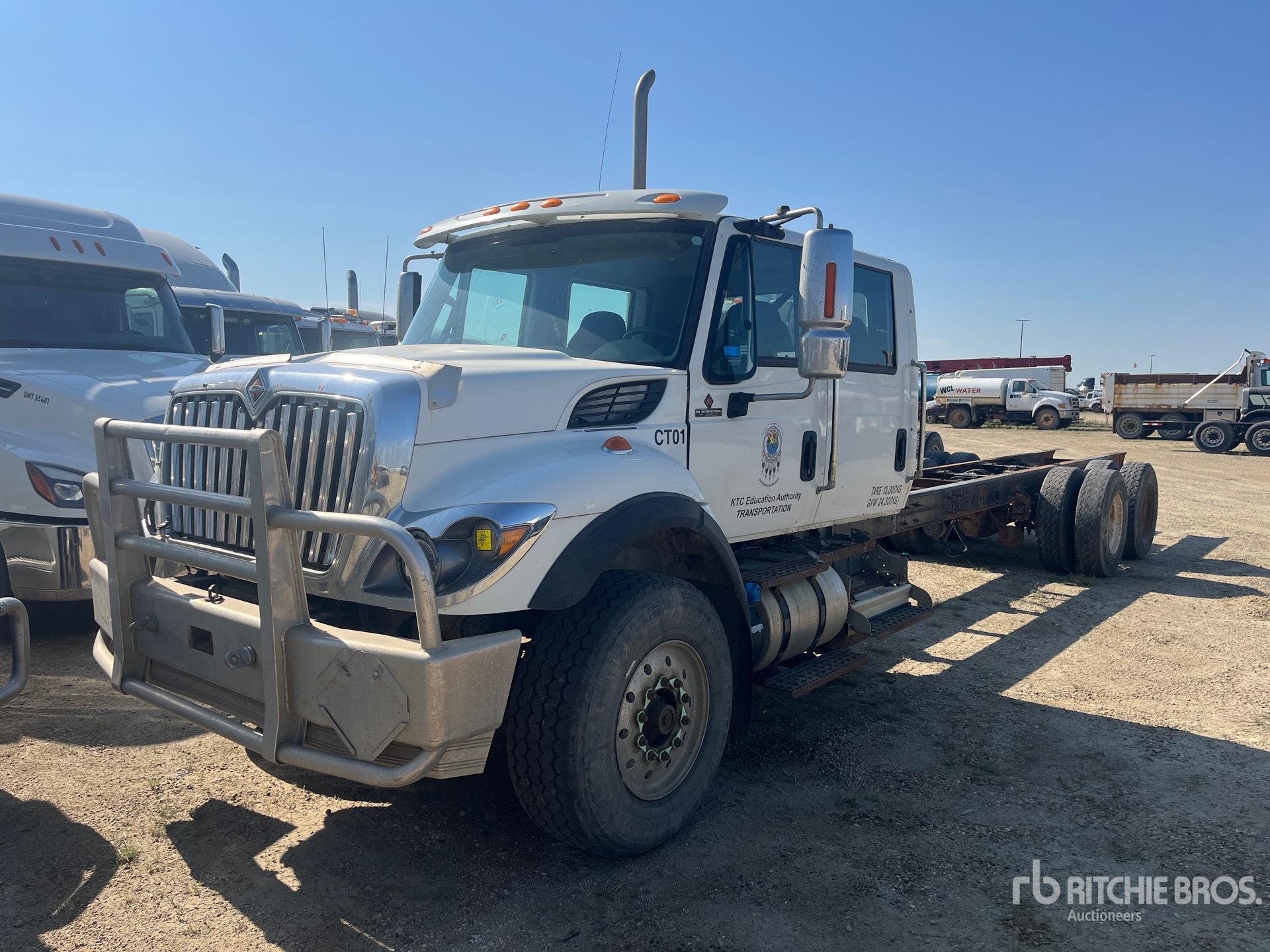2015 International 7500 6x4 Crew Cab Cab and Chassis