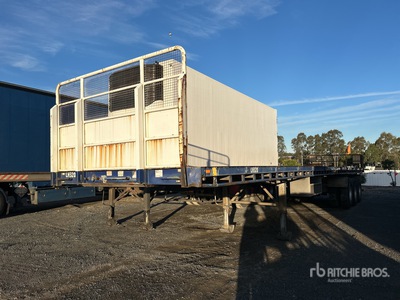 2002 MaxiTrans Flatbed Trailer