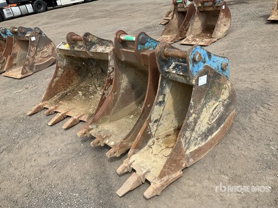 Quantity of (3) Digging Excavator Bucket
