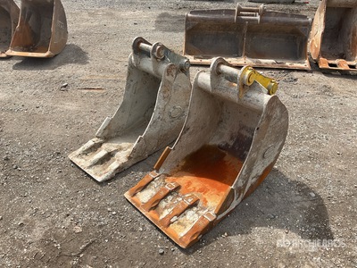 Quantity of (2) Strickland Digging Godet d'excavatrice