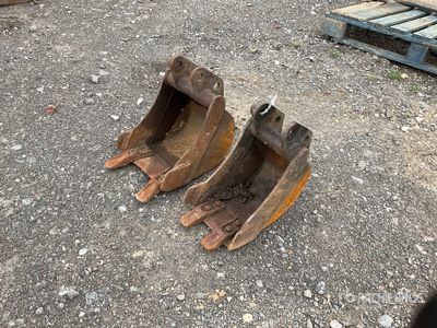 Quantity of (2) Digging 220mm,300mm Excavator Bucket