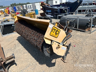 2015 M-B Companies 96 in Q/C Hydraulic Wheel Loader Angle Broom Varios, implementos para pala cargadora