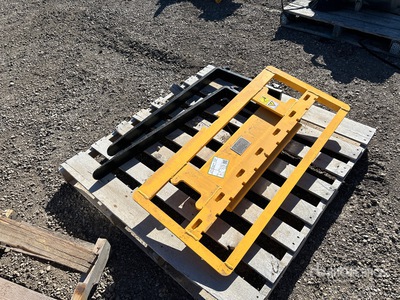 2025 STARVOX SV-CPF36 36 in Skid Steer Forks (Unused)