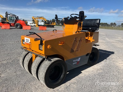 Sakai TS160 7 Wheel Rodillo Neumatico / Pneumatic Roller