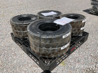 Quantity of (8) 2025 Lote de Llantas Solidas para Montacargas (Sin Usar) / Solid Pneumatici (Unused)