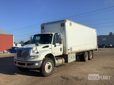 2013 International DuraStar 4400 6x4 Van Truck