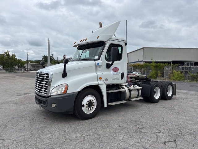 2019 Freightliner Cascadia 125 6x4 T/A Day Cab Truck Tractor