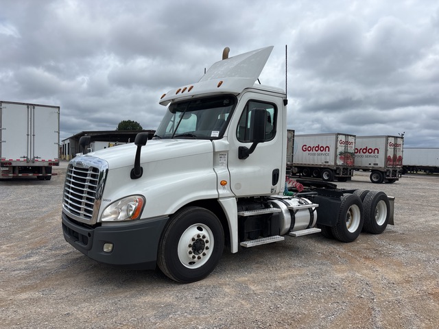 2019 Freightliner Cascadia 125 6x4 T/A Day Cab Truck Tractor