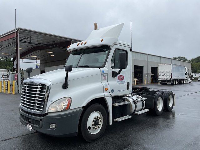 2019 Freightliner CA125 6x4 T/A Day Cab Truck Tractor
