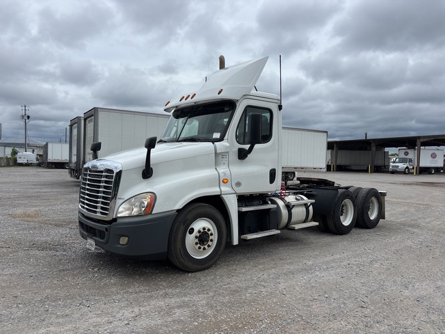2019 Freightliner Cascadia 125 6x4 T/A Day Cab Truck Tractor